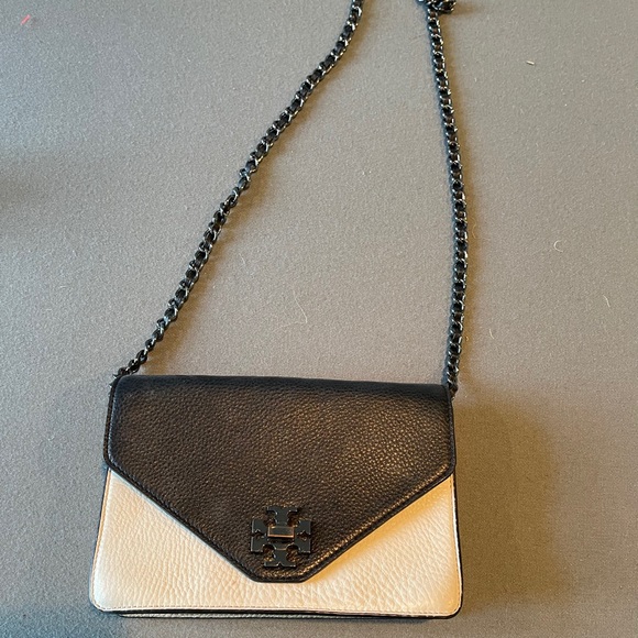 Tory Burch Handbags - Authentic Tory Burch envelope clutch and crossbody